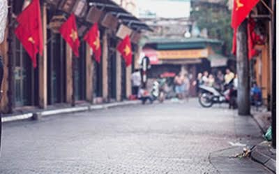 Hà Nội: Xe đổ, người ngã trên tuyến phố lát đá do… đường dính dầu mỡ! - 1 Hà Nội: Xe đổ, người ngã trên tuyến phố lát đá do… đường dính dầu mỡ! - 1
