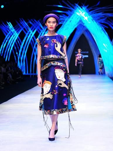 Tranh của các hoạ sĩ Việt Nam lên sàn catwalk - 11 Tranh của các hoạ sĩ Việt Nam lên sàn catwalk - 11