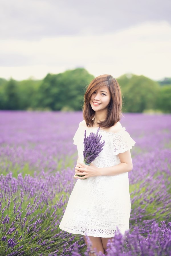 Ngắm vẻ yêu kiều của nữ thạc sĩ Việt giữa cánh đồng oải hương - 11 Ngắm vẻ yêu kiều của nữ thạc sĩ Việt giữa cánh đồng oải hương - 11