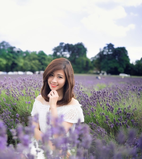 Ngắm vẻ yêu kiều của nữ thạc sĩ Việt giữa cánh đồng oải hương - 3 Ngắm vẻ yêu kiều của nữ thạc sĩ Việt giữa cánh đồng oải hương - 3