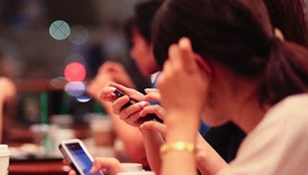 Chặn tin rác: Doanh nghiệp viễn thông là “gốc rễ” của vấn đề - 1
Người dùng điện thoại vẫn đau đầu vì tin nhắn rác. (ảnh minh họa)