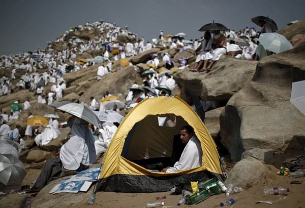 Mecca - thánh địa linh thiêng của người Hồi giáo - 12
Một tín đồ mang theo lều bạt trong cuộc hành hương.