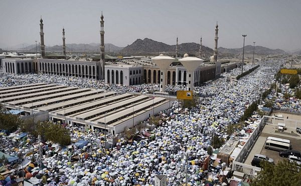 Mecca - thánh địa linh thiêng của người Hồi giáo - 2
Theo quy định của đại Hồi, các tín đồ khỏe mạnh bắt buộc phải thực hiện cuộc hành hương về thánh địa Mecca ít nhất một lần trong đời.