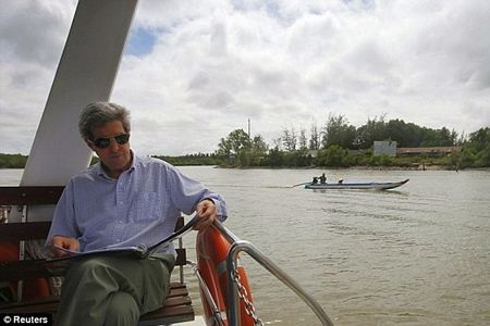 Chùm ảnh Ngoại trưởng Mỹ Kerry và tình cảm sâu đậm với Việt Nam - 7 Chùm ảnh Ngoại trưởng Mỹ Kerry và tình cảm sâu đậm với Việt Nam - 7
