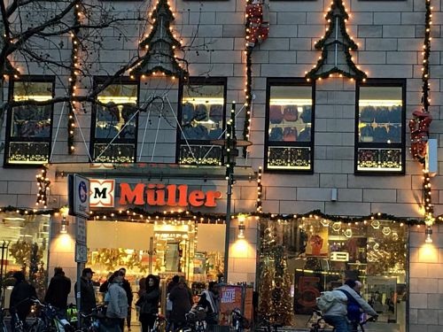 Tình người ấm áp mùa Giáng sinh "trăng lạnh" - 6