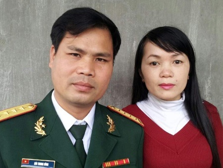 Lời tỏ tình đêm trăng rằm - 1 Vợ chồng Đĩnh, Hiền. Ảnh: Thanh Sang.