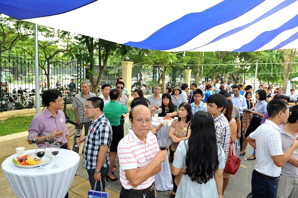 Tiệc rượu giao lưu giữa chủ đầu tư và các khách hàng tham dự