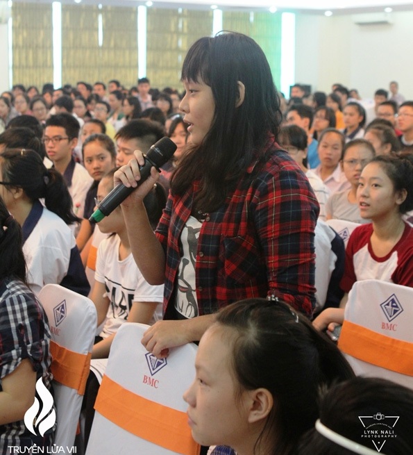 500 bạn trẻ tham dự hội thảo du học "Truyền lửa" - 2 Những câu hỏi thông tin, kinh nghiệm du học được các bạn trẻ hỏi nhiệt tình