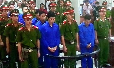 “Đại án” ngành đường sắt: 6 quan chức "chia nhau" 52 năm tù - 2 Chủ tọa tuyên án các bị cáo nguyên là quan chức ngành đường sắt