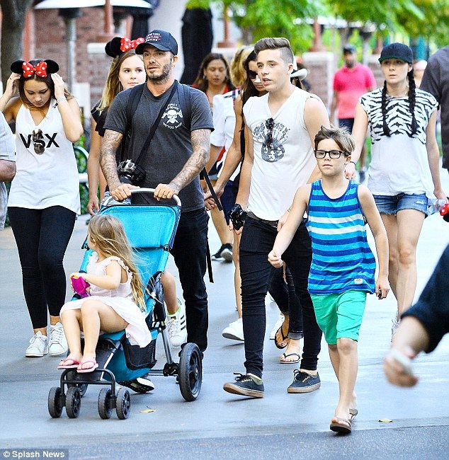 Hình ảnh hạnh phúc của gia đình Beckham - 3