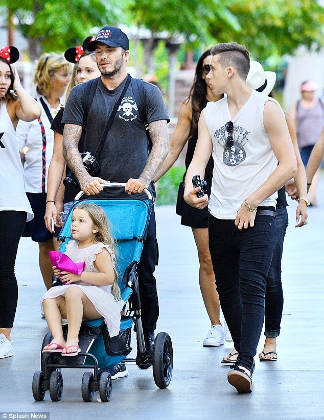 Hình ảnh hạnh phúc của gia đình Beckham - 5