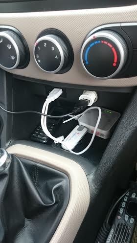 Tôi đi taxi miễn phí Wi-Fi đầu tiên tại Hà Nội - 2
Modem phát Wi-Fi được đặt ở trong xe.