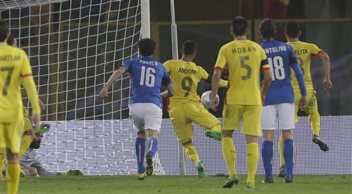 Italia hòa thất vọng Romania trên sân nhà - 3 Italia nhận bàn thua khá cay đắng của Andone ở phút 88
