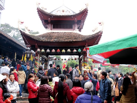 Dùng tâm linh- tín ngưỡng để kinh doanh là phạm pháp - 1
Dùng tâm linh- tin ngưỡng trong kinh doanh là phạm pháp.