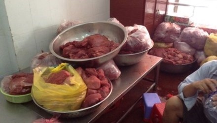 Thịt lợn giả thịt bò chứa vi khuẩn gây bệnh - 1 Số thịt thu giữ tại Cty TNHH Bính Hạnh
