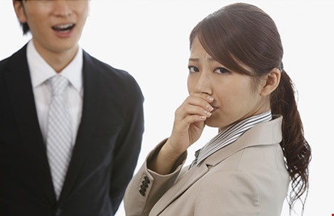 Thuốc nào gây hôi miệng? - 1 Nên giữ miệng đủ độ ướt để hạn chế mùi hơi thở nếu bạn đang sử dụng thuốc có tác dụng phụ gây hôi miệng.
