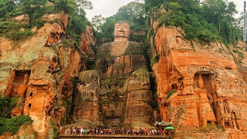 Choáng ngợp với 10 bức tượng hùng vĩ nhất thế giới - 1