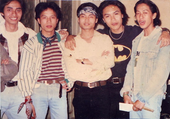 Vĩnh biệt Trần Lập - người “anh cả” của rock Việt! - 3
Năm 1994, Trần Lập cùng một số bạn hữu thành lập ban nhạc rock Bức Tường và giữ cương vị thủ lĩnh của nhóm từ khi thành lập đến khi ban nhạc tan rã vào năm 2006.