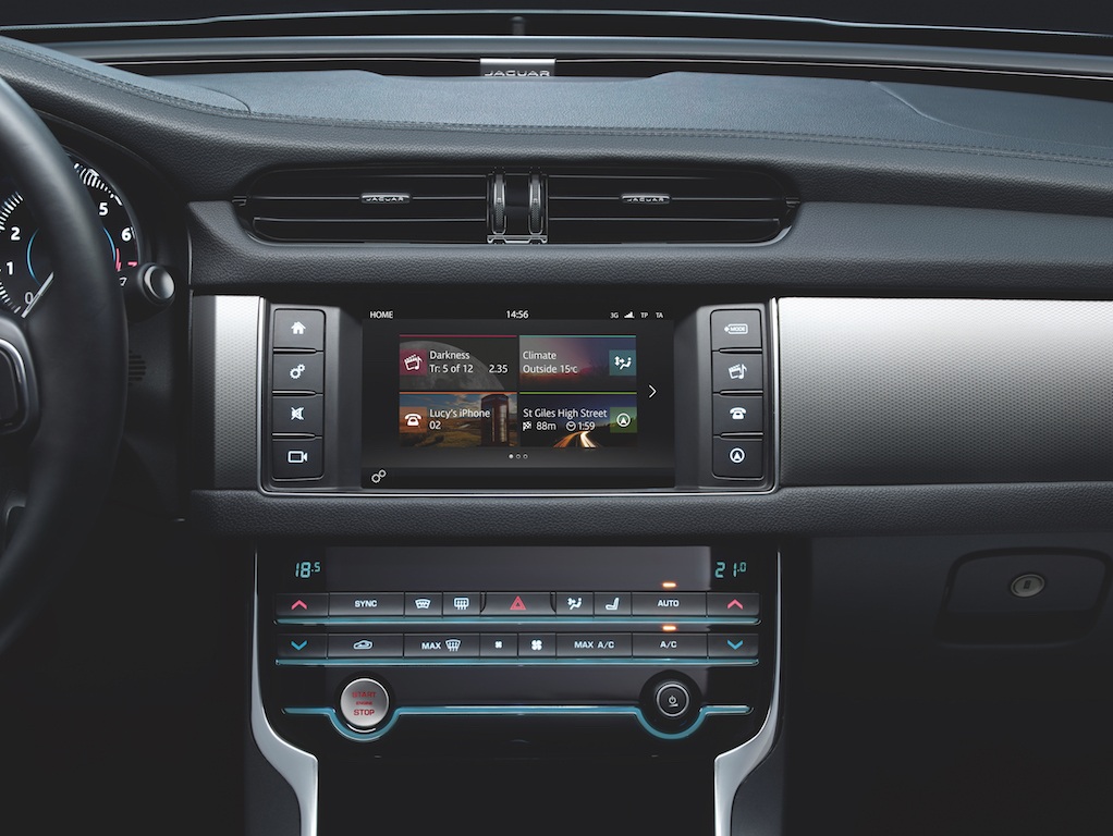 Jaguar XF phiên bản mới chào thị trường Việt Nam - 3 Bản tiêu chuẩn được trang bị hệ thống thông tin giải trí mới nhất của Jaguar - InControl cùng các chức năng định vị, liên lạc, hệ thống âm thanh cùng với nút Home đều có đường dẫn nhanh.