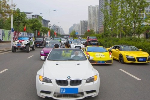 Thiếu gia, tiểu thư Trung Quốc khoe dàn siêu xe gây náo loạn - 1 Thiếu gia, tiểu thư Trung Quốc khoe dàn siêu xe gây náo loạn - 1