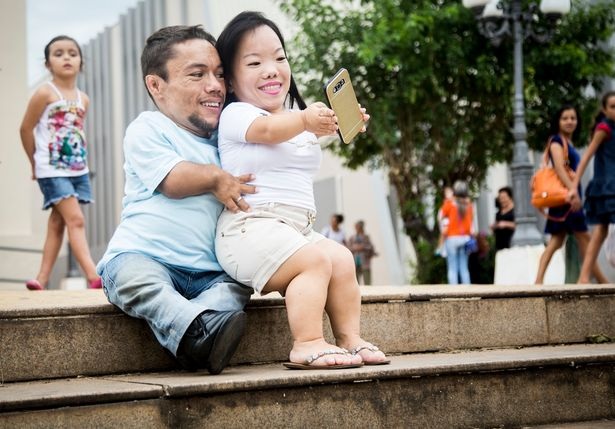 Chuyện tình đẹp như cổ tích của chú lùn và cô bé tí hon - 3 Chuyện tình đẹp như cổ tích của chú lùn và cô bé tí hon - 3