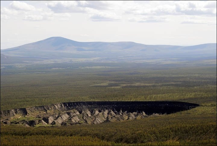 Bí mật trong "cổng địa ngục" ở Siberia - 1
Hố đen bí ẩn ở Siberia thường xuyên phát ra tiếng động kì quái