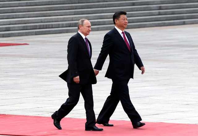 Nga-Trung ký kết hàng loạt thỏa thuận nhân chuyến thăm của ông Putin - 1
Tổng thống Nga Vladimir Putin và Chủ tịch Trung Quốc Tập Cận Bình tại Bắc Kinh ngày 25/6 (Ảnh: AFP)