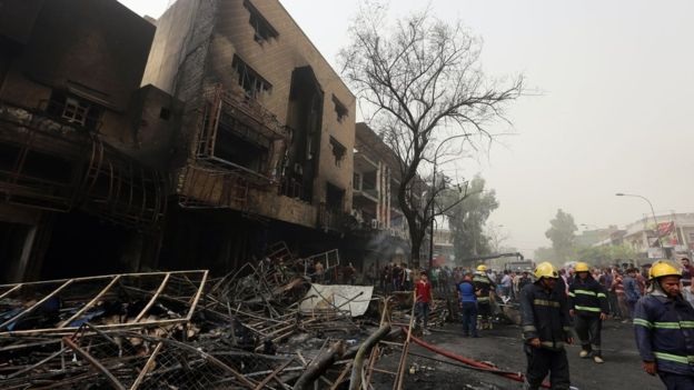 
Vụ đánh bom xảy ra tại khu vực mua sắm ở quận trung tâm Karrada, phía nam thủ đô Baghdad vào giữa đêm ngày 2/7.
