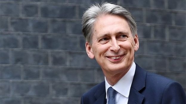 Những gương mặt đáng chú ý trong nội các của tân Thủ tướng Anh - 3
Ông Philip Hammond, 60 tuổi, được bổ nhiệm làm Bộ trưởng Tài chính. Ông Hammond giữ chức Ngoại trưởng Anh từ 2014-2016 dưới thời của Thủ tướng David Cameron.