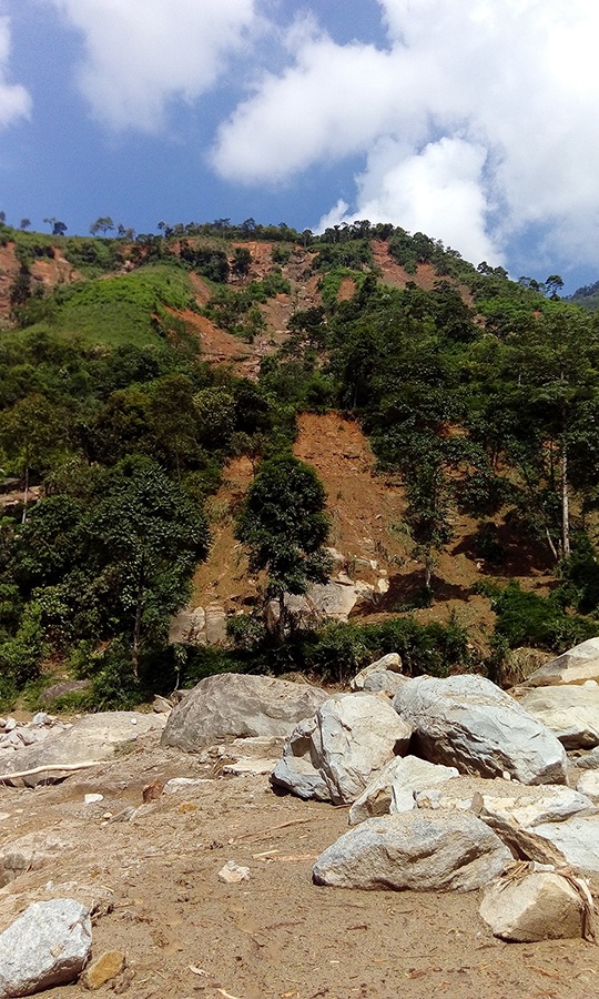 Hình ảnh cầu tre "dã chiến" tiếp cận vùng bị lũ dữ cô lập - 1 
Thôn Sủng Hoảng là nơi bị thiệt hại nhiều nhất bởi trận lũ lịch sử vừa qua ở Lào Cai.