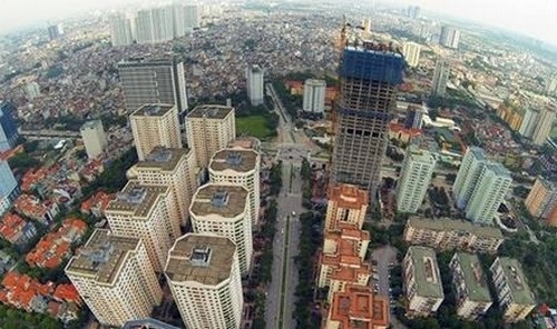 “Nặng gánh” quy hoạch đô thị - 1
Sự tuỳ tiện trong quản lý quy hoạch xây dựng đang khiến cho đô thị Hà Nội đang trở lên lộn xộn, mất mỹ quan. Ảnh (Internet)