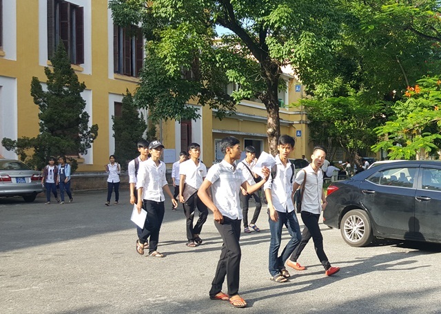 63 thí sinh vi phạm kỉ luật trong ngày thi đầu tiên - 3 Thí sinh tại điểm thi Đại học Khoa học Huế (thuộc cụm thi 39) kết thúc môn Anh văn chiều 1/7