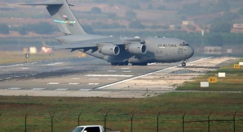 Vì sao Erdogan cấm Mỹ dùng căn cứ Incirlik sau đảo chính? - 2 Máy bay vận tải của không quân Mỹ tại căn cứ Incirlik của Thổ Nhĩ Kỳ