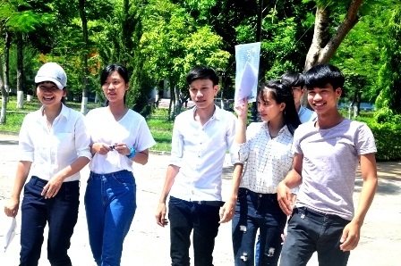 Môn Sử: Đề mở, thí sinh hào hứng với câu hỏi về đại đoàn kết dân tộc - 18 Rất đông thí sinh tại cụm thi 41 ĐH Quảng Nam ra về khi hết 2/3 thời gian làm bài