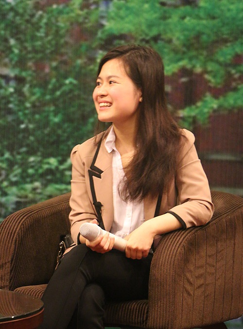 Chia sẻ thật lòng của 9X đang học tại Harvard - 1
Tôn Hà Anh trong buổi trò chuyện tối 16/1