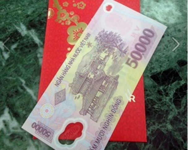 Phát ngượng vì chồng chỉ lì xì bố mẹ vợ 50 nghìn đồng - 1 Chồng tôi chỉ lì xì bố mẹ vợ 50.000 đồng. Ảnh minh họa