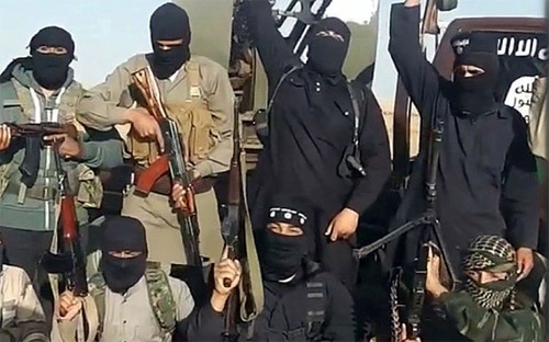 Sao IS vẫn điên cuồng tấn công Syria bất chấp Nga? - 1
Các chến binh IS chụp ảnh tại Syria. (Ảnh: Telegraph)