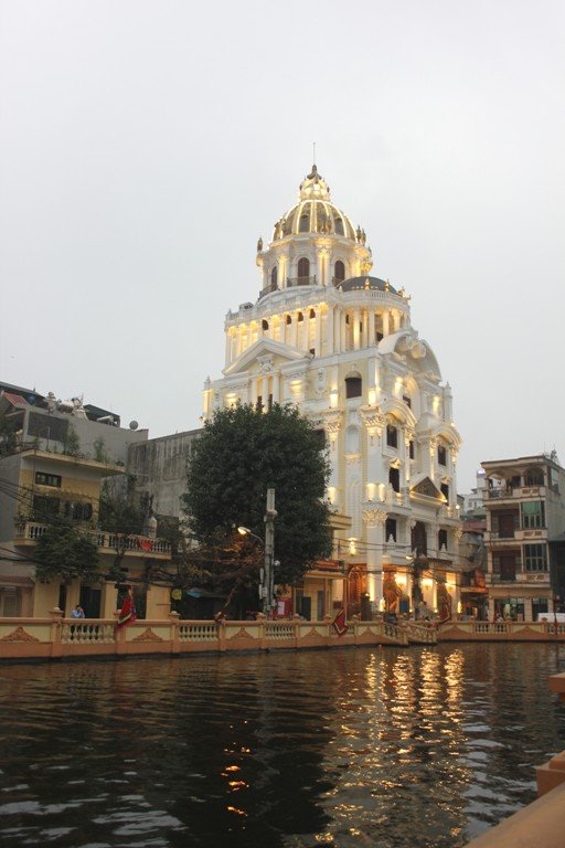 Lâu đài 300 tỷ hoành tráng của đại gia Cầu Giấy.