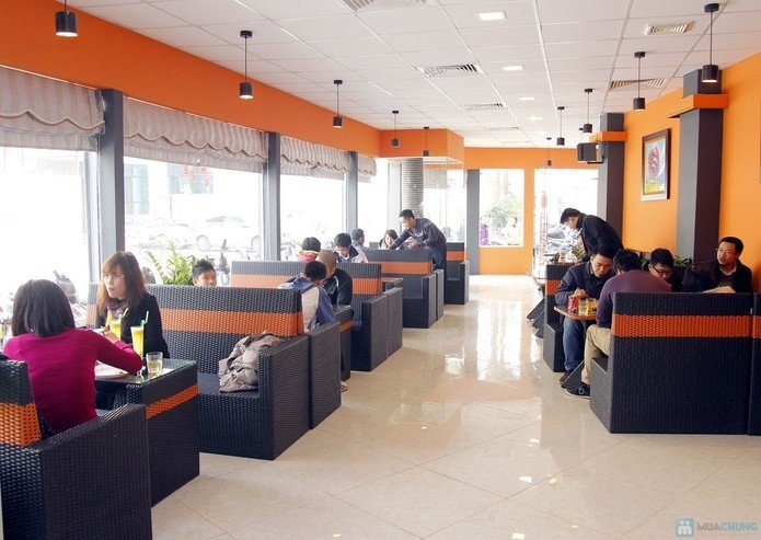 30 ngàn cafe máy lạnh cả ngày: Bà chủ phát cuồng - 1
Dân văn phòng vào quán cà phê chủ yếu ngồi cho mát, trong khi tiền một cốc cà phê, nước không đáng là bao