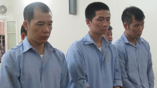 Đằng sau màn kịch 4 ô tô cũ nát bên vệ đường - 1 Các bị cáo tại tòa.