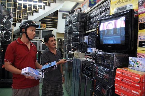 Người dân chủ động tìm đầu thu khi tắt sóng analog - 1
Việc tắt sóng mềm một số kênh analog không thiết yếu tại 3 Thành phố lớn diễn ra khá suôn sẻ.