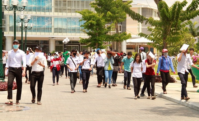 
Thí sinh tan thi môn Toán. (Ảnh: Doãn Công)
