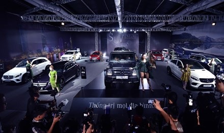Xe hơi cỡ nhỏ: Giảm giá hàng loạt - 1
Triển lãm xe Mercedes. Ảnh: Tô Tùng.