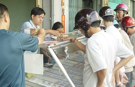 Giám đốc công ty xổ số thu nhập "khủng" nói gì? - 1 Lợi nhuận của công ty xổ số “đổ” vào lương của lãnh đạo, nhân viên công ty. Ảnh minh họa: HTD