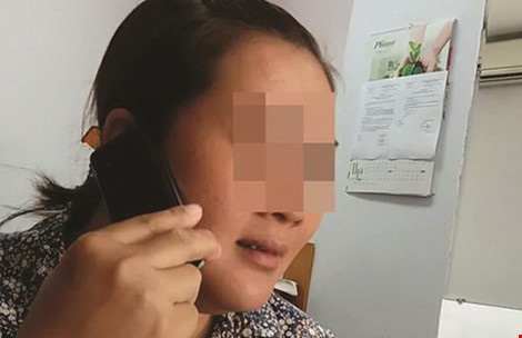 Chị V. tố cáo sự việc bị thư ký tòa tên N. đòi chung chi. Ảnh: PNO