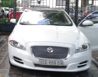 Xế sang “ngẫu nhiên” được cấp biển đẹp? - 1 Xế sang “ngẫu nhiên” được cấp biển đẹp? - 1