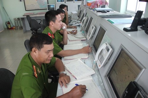 Cảnh sát 113 túc trực tổng đài 24/24h để tiếp nhận tin báo từ người dân. Ảnh: Việt Văn.