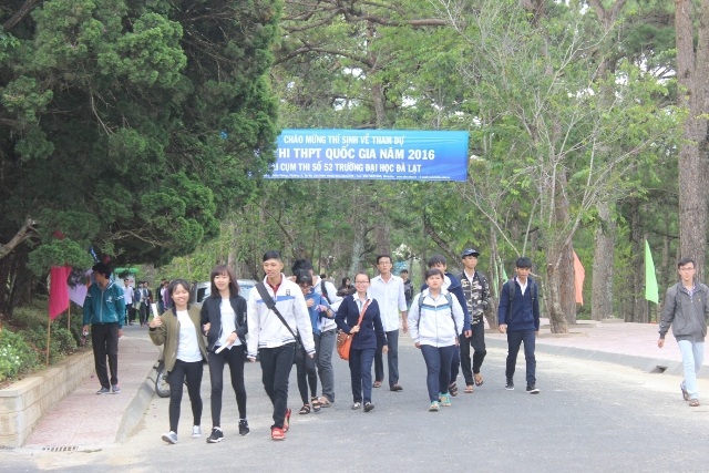 Thí sinh tại cụm thi số 52 Đại học Đà Lạt kết thúc môn Địa lý