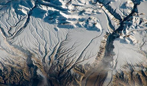 Núi tuyết trên dãy Himalaya, gần biên giới Ấn Độ và Trung Quốc. (Nguồn: CCTVNews)