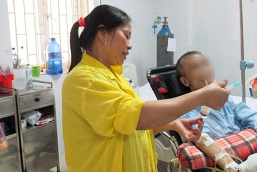 Bi hài nghề "ô sin bệnh viện” - 1 Chăm sóc bệnh nhân như người nhà